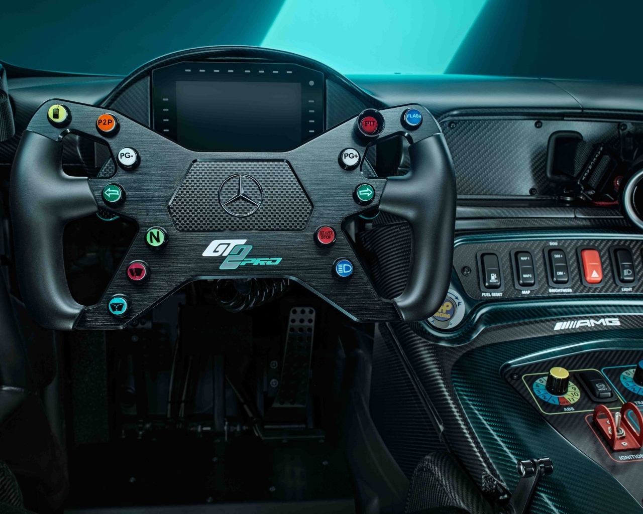 Салон автомобиля Mercedes-AMG GT2 PRO