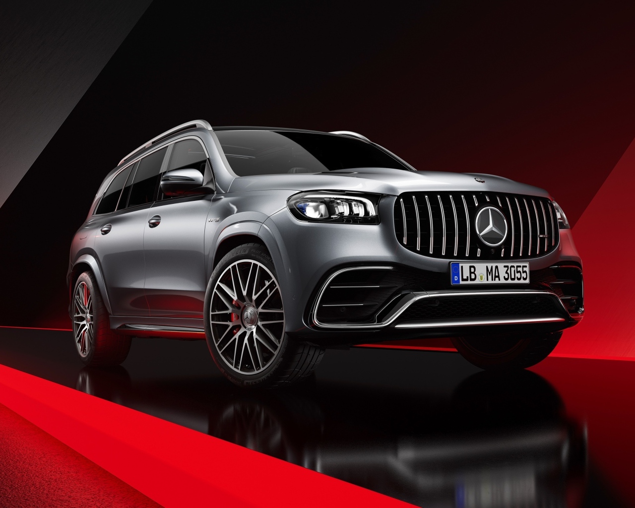 Серебристый внедорожник Mercedes-AMG GLS 63 4MATIC+