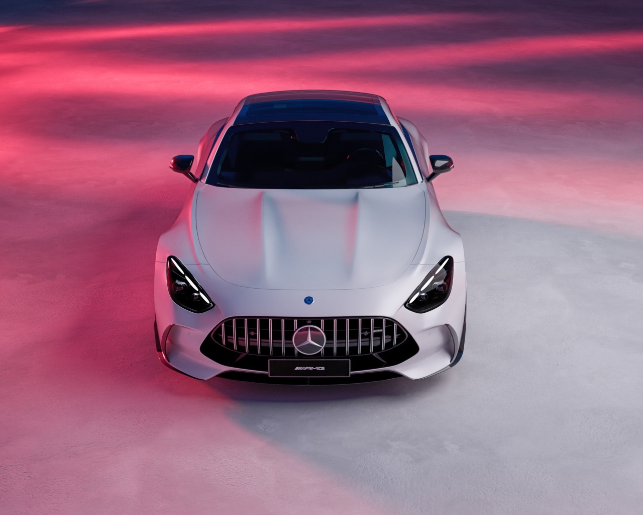 Серебристый автомобиль Mercedes AMG GT 2024 года вид сверху