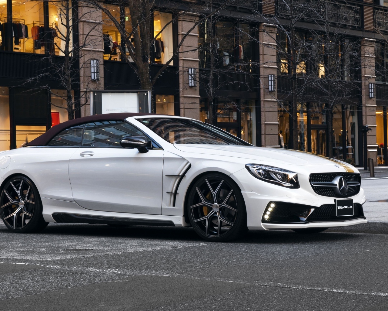 Белый автомобиль Mercedes-Benz S-Klasse Cabriolet Black Bison