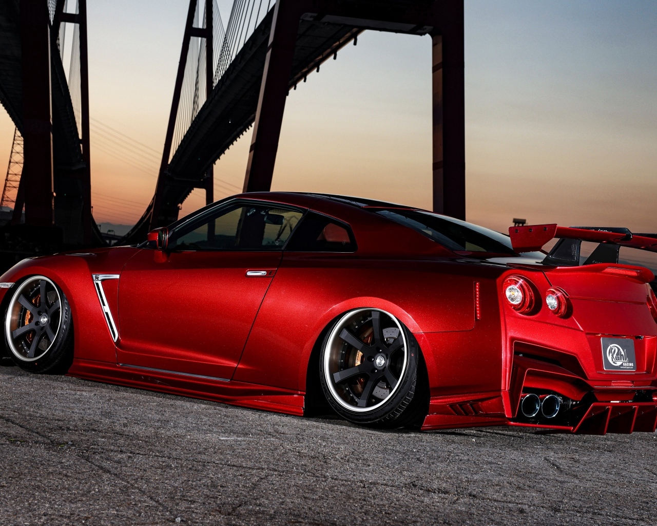 Вид сзади на автомобиль Nissan GTR 35R Final Edition