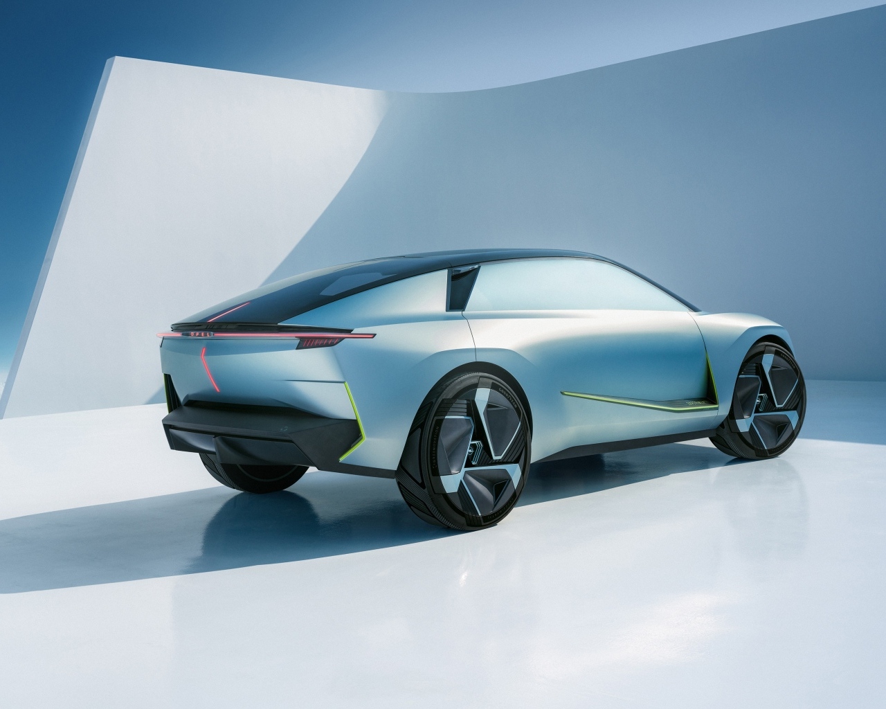 Вид сзади на автомобиль Opel Experimental 2023 года