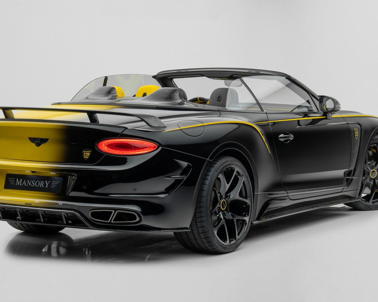 Автомобиль Mansory Vitesse Continental GTC 2022 года вид сзади