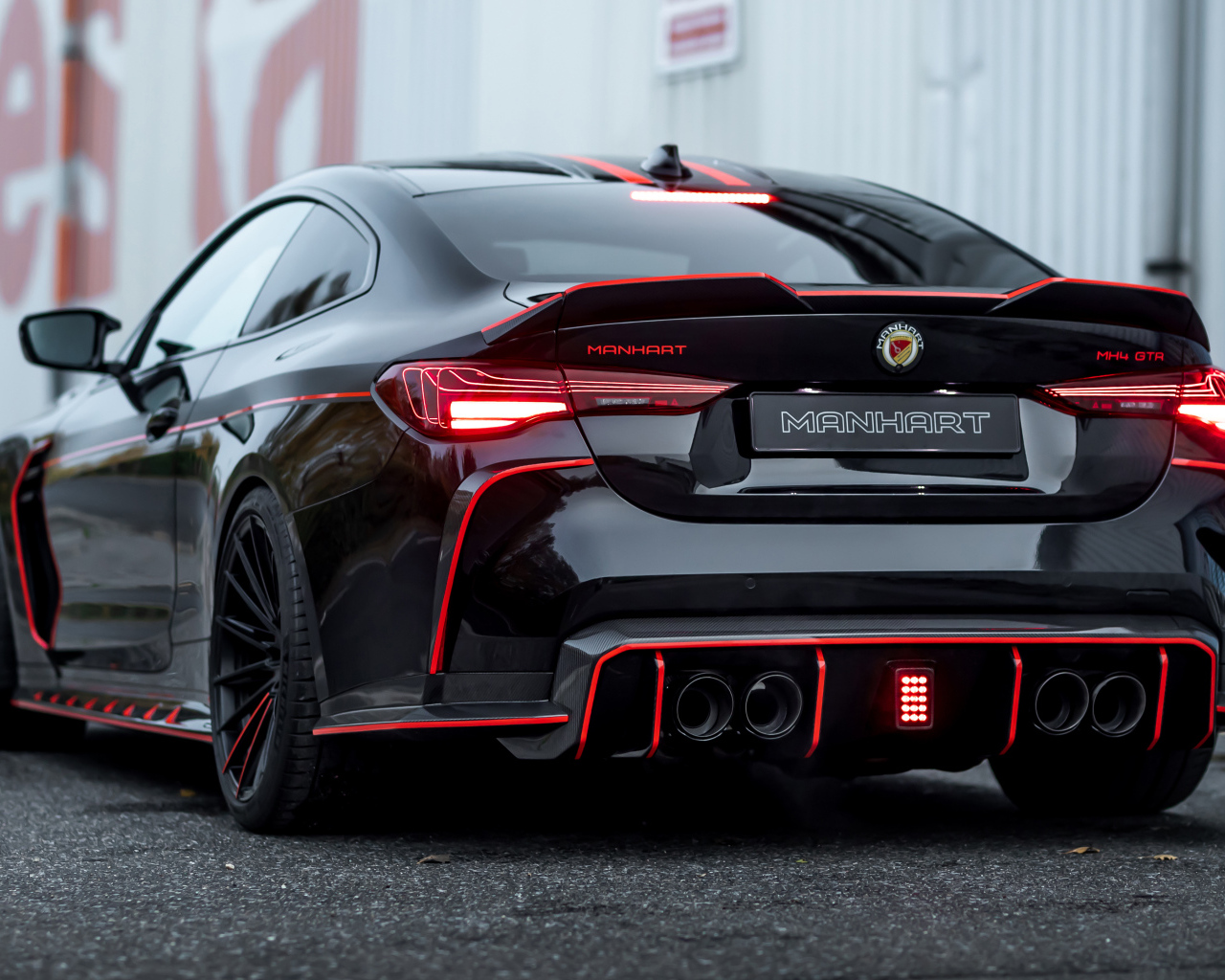 Автомобиль Manhart MH4 GTR II 2022 вид сзади