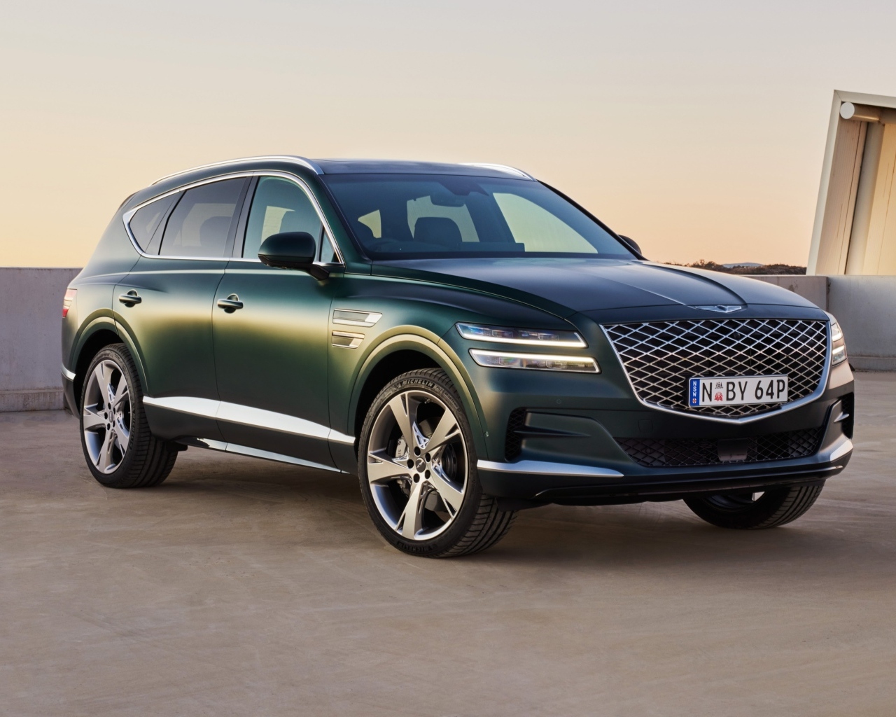 Зеленый внедорожник Genesis GV80 3.5T AWD