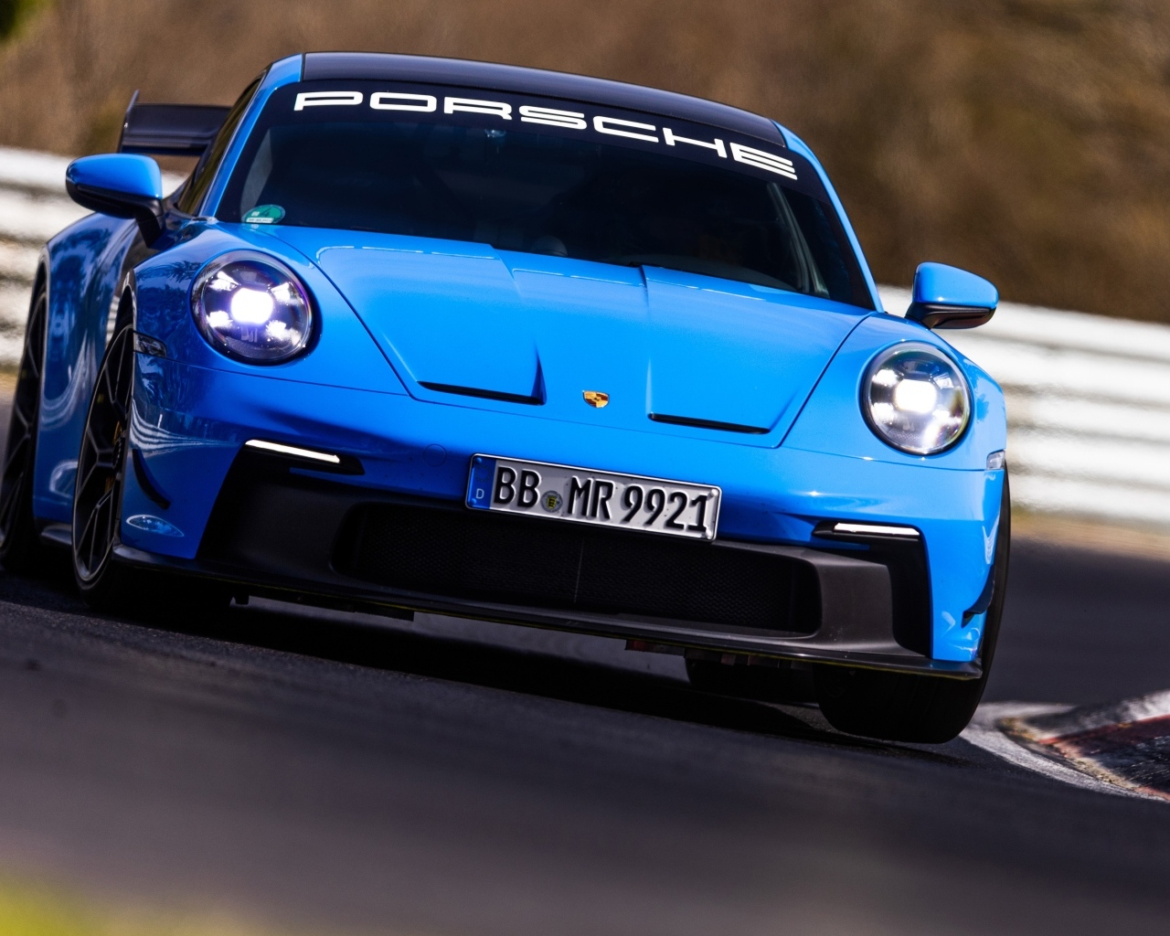 Автомобиль Porsche 911 GT3 вид спереди