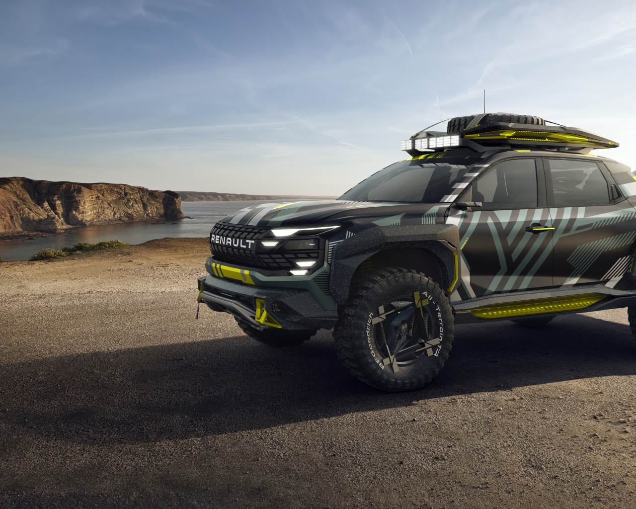 Внедорожник Renault Niagara  у моря