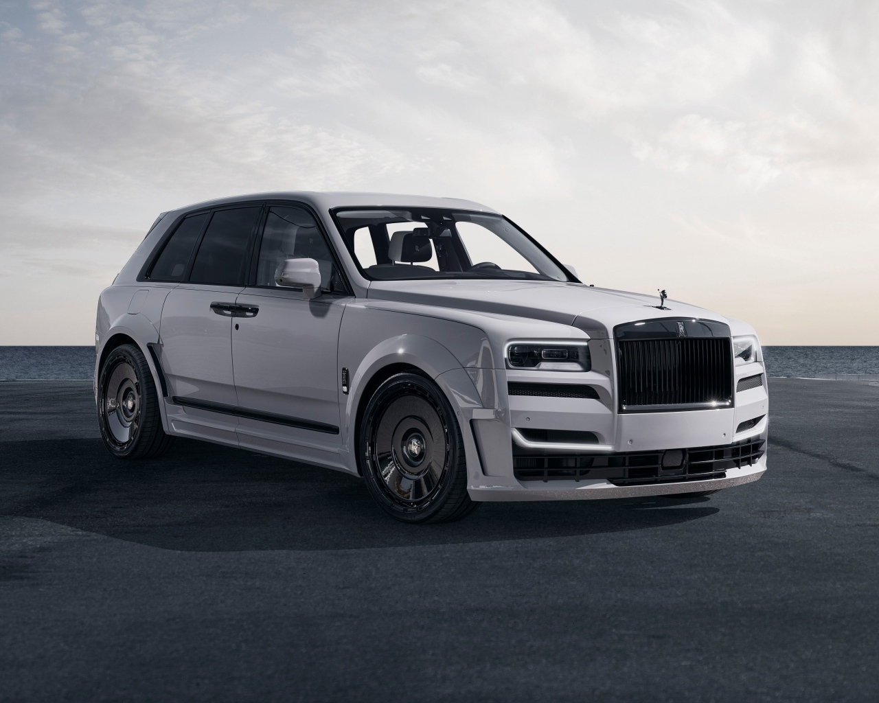 Дорогой автомобиль Rolls-Royce Cullinan Overdose S 2023 года