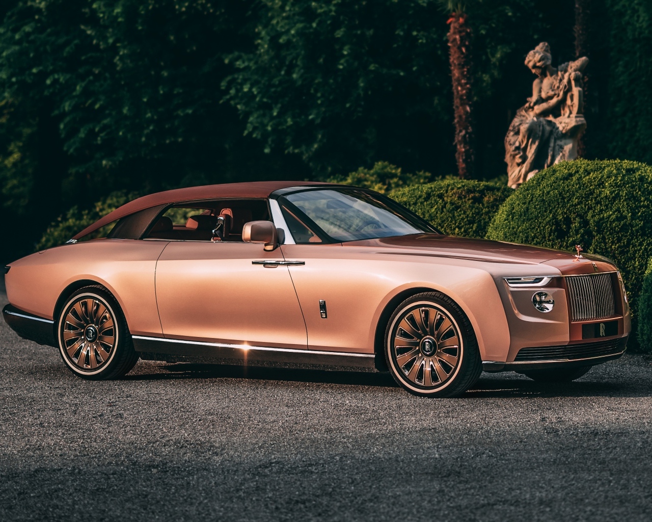 Автомобиль Rolls-Royce Boat Tail 2022