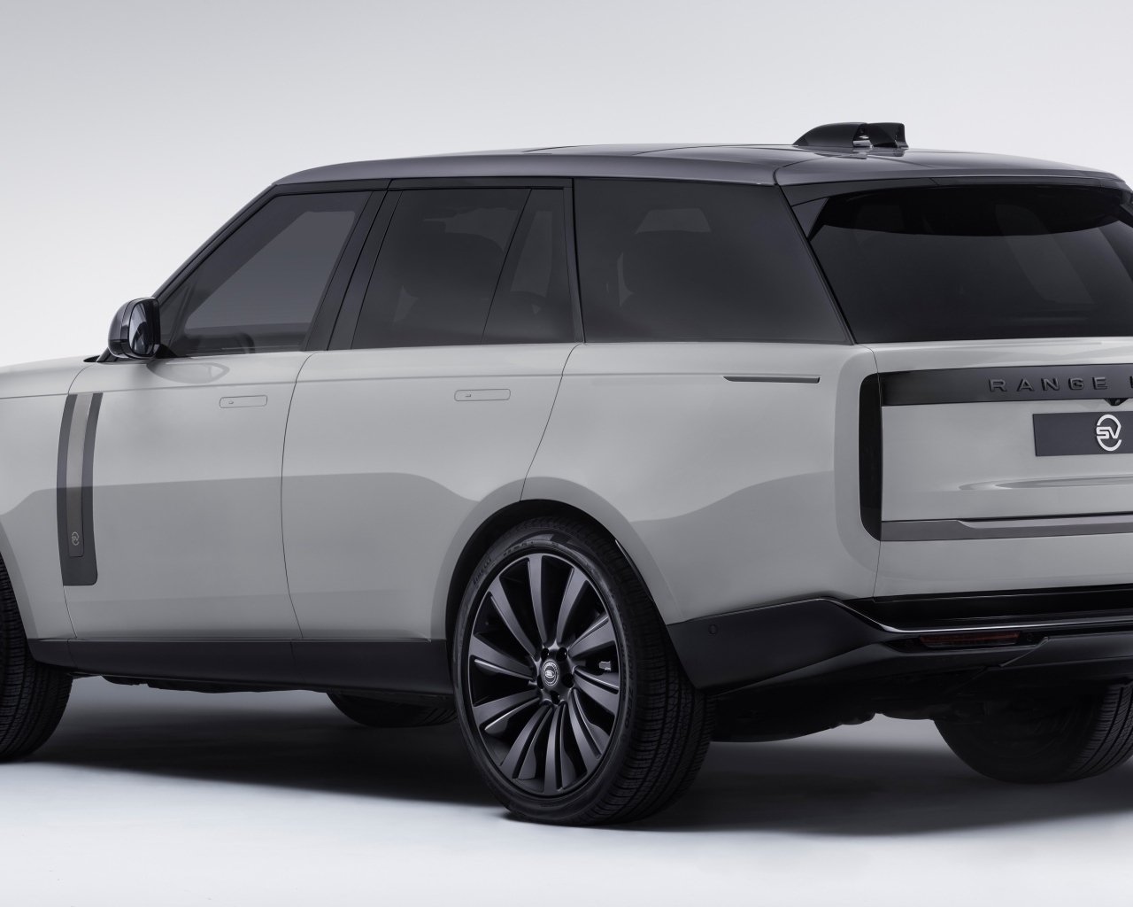 Внедорожник Range Rover SV Lansdowne Edition 2023  вид сзади