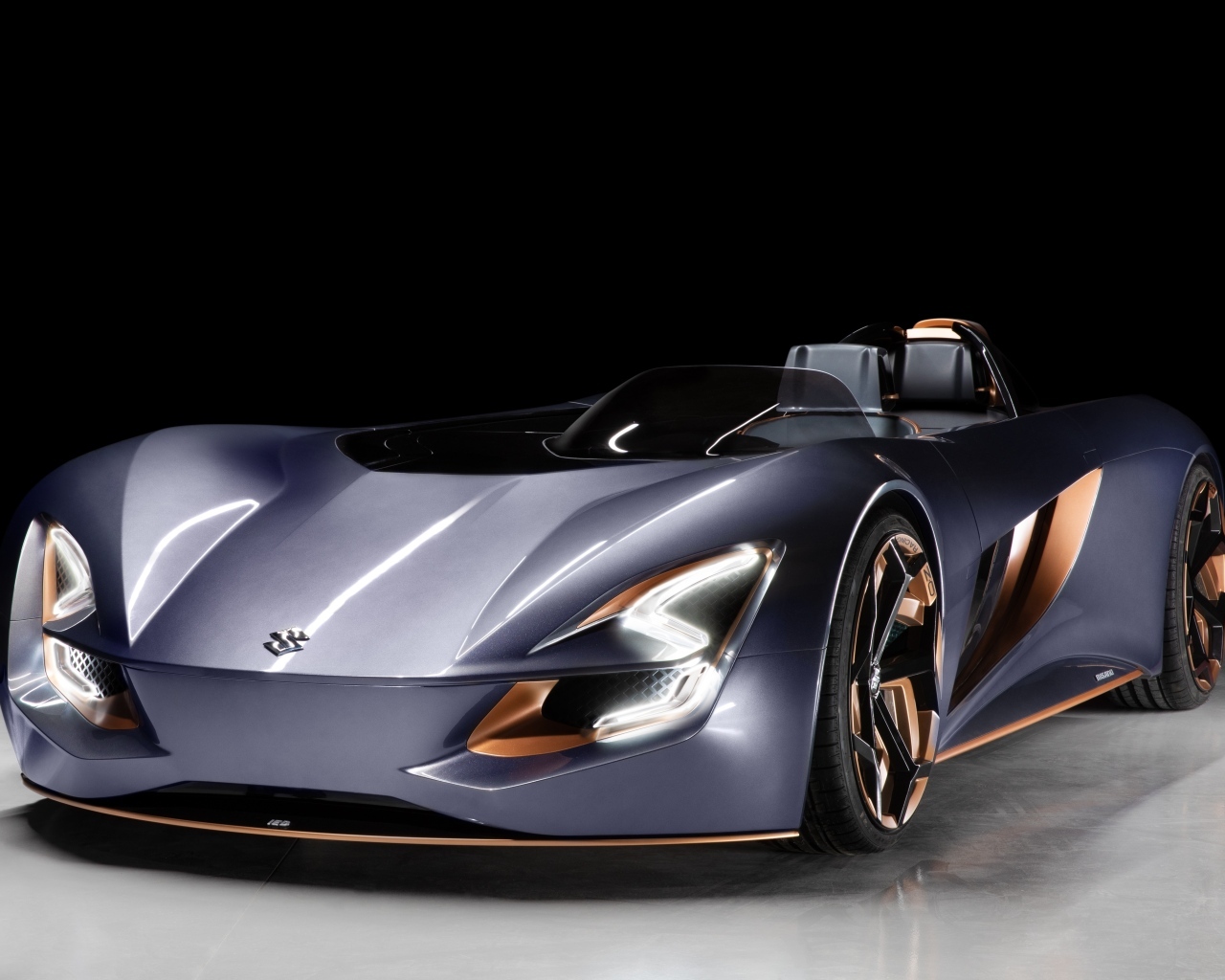 Автомобиль Suzuki Misano  на черном фоне