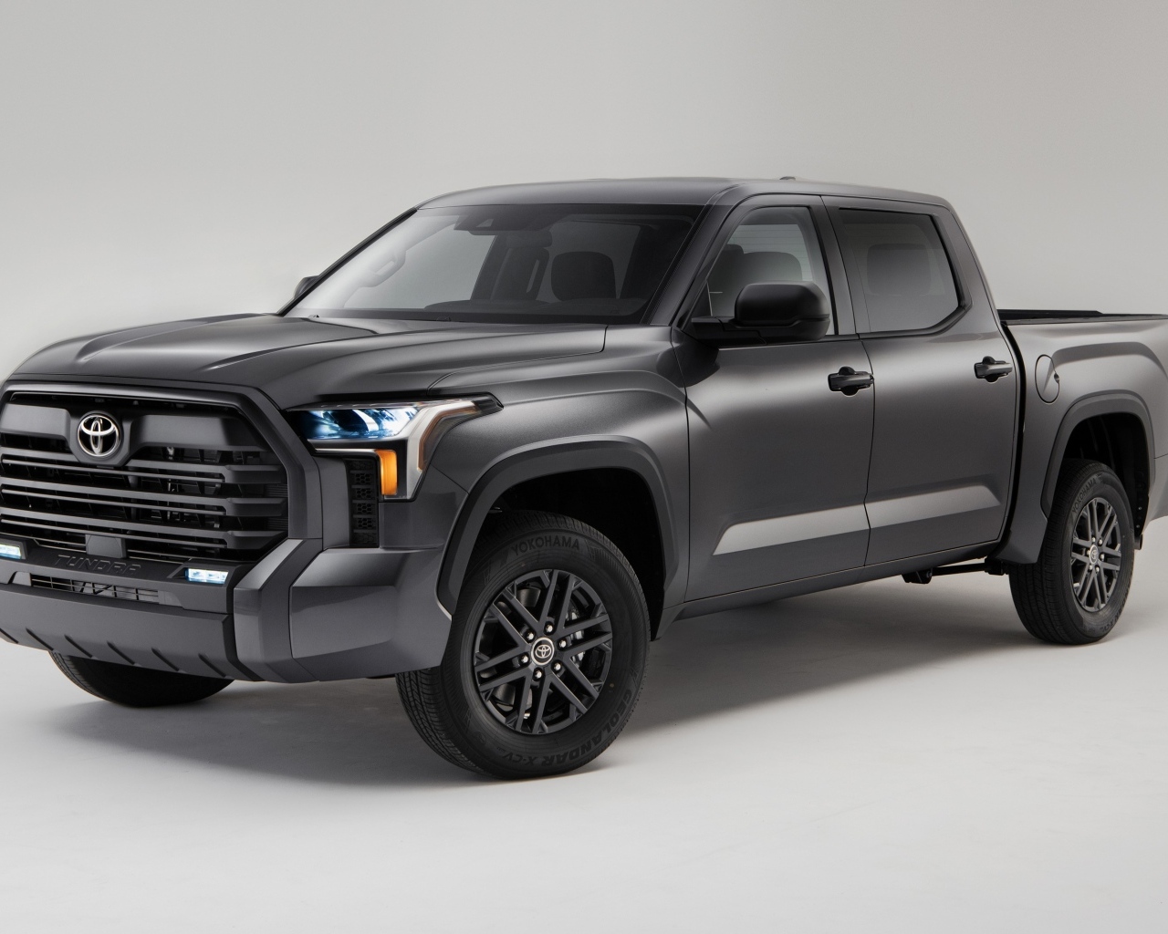 Пикап Toyota Tundra SR5 SX 2023 года