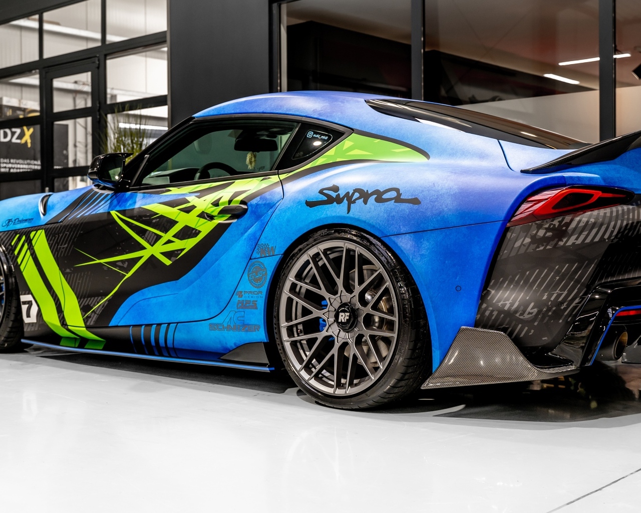 Вид сбоку на автомобиль Toyota Supra PD Aerodynamic Kit