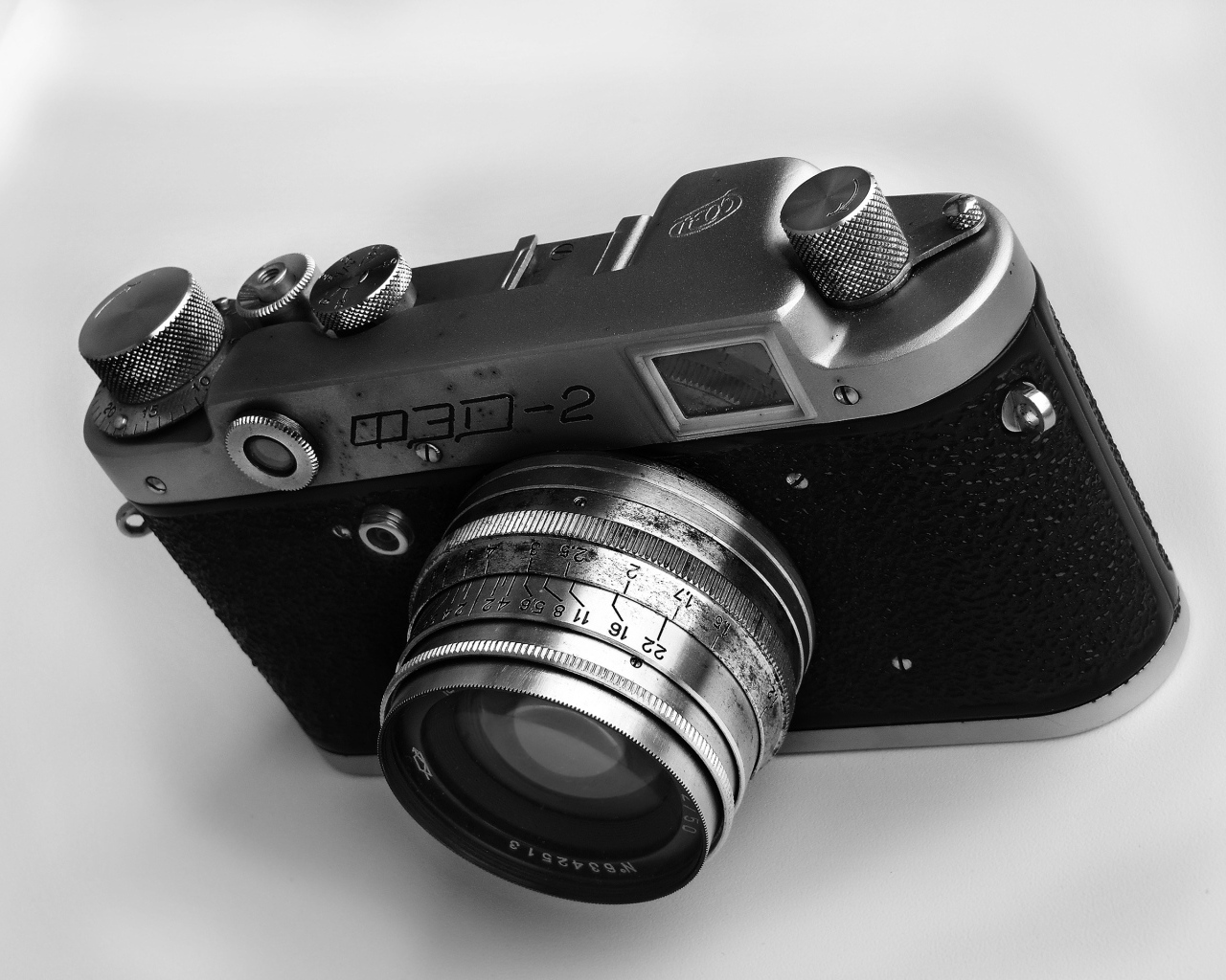 Старый фотоаппарат ФЭД 2