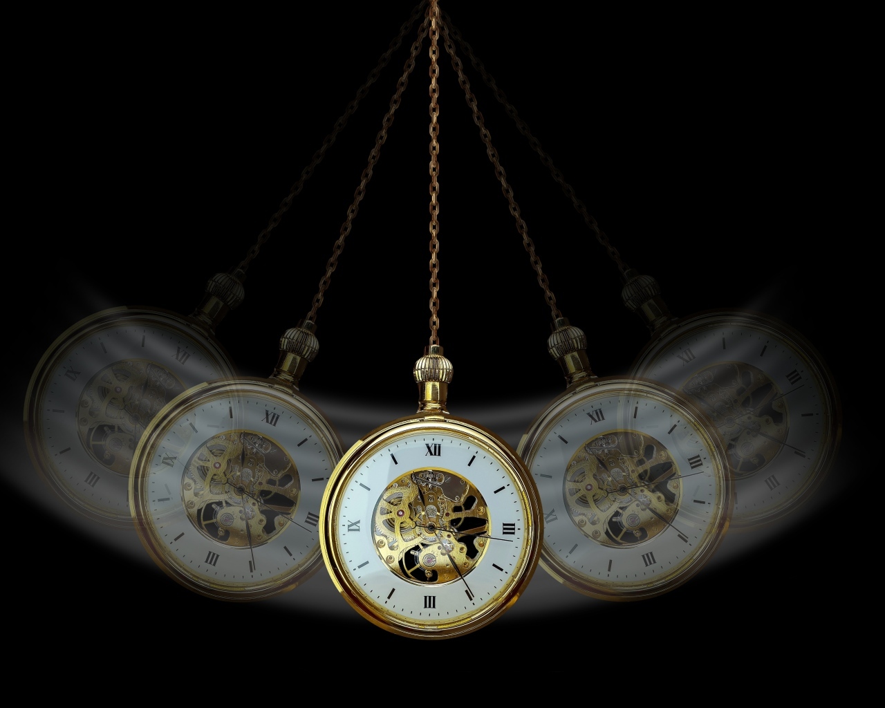 Карманные часы раскачиваются на черном фоне