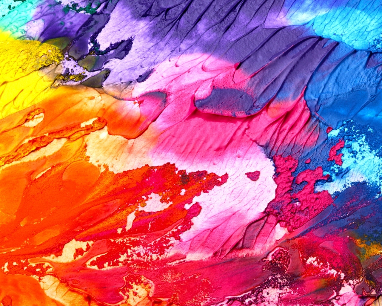 Смешанные краски на палитре