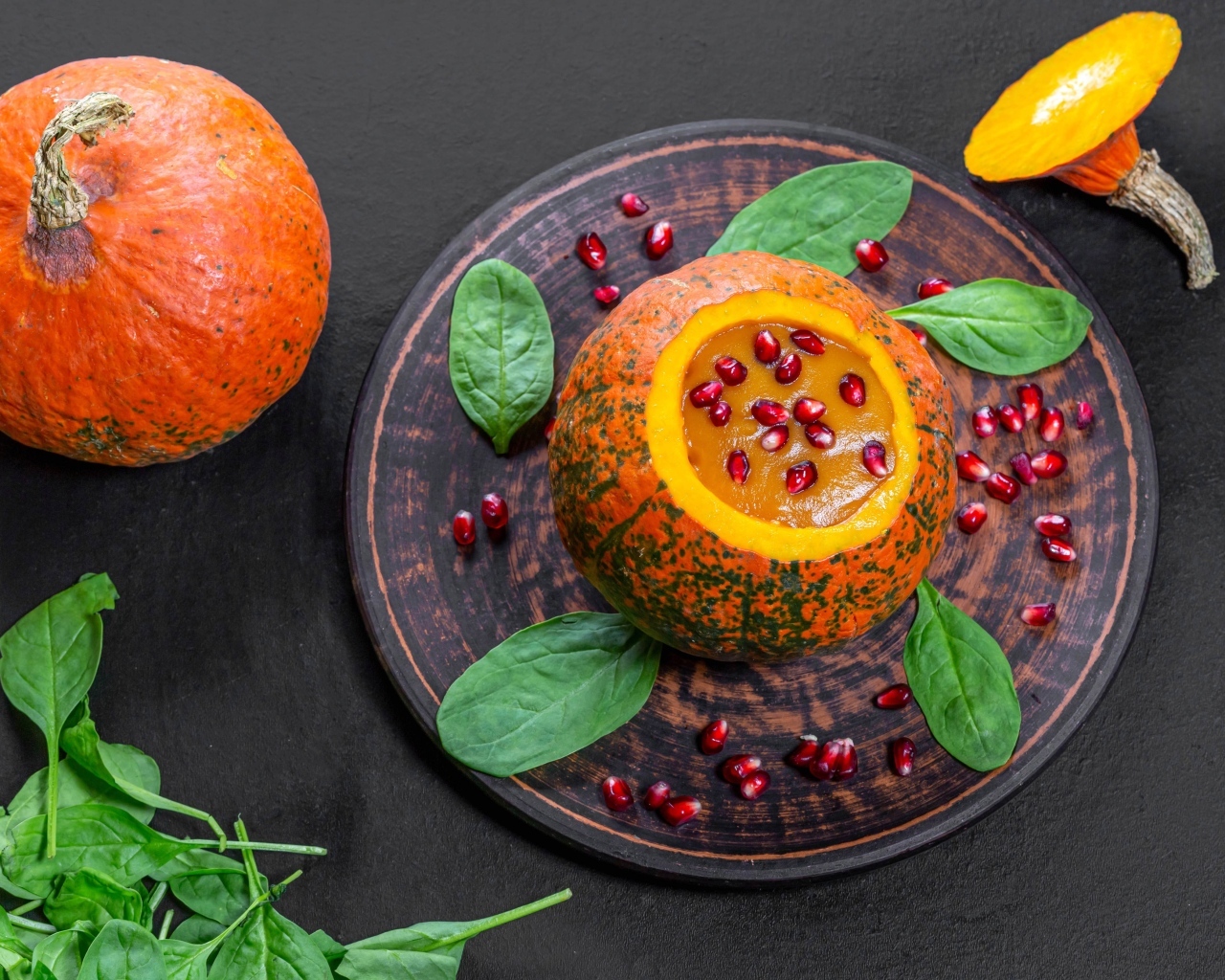 Тыквенная каша с зернами граната и базиликом