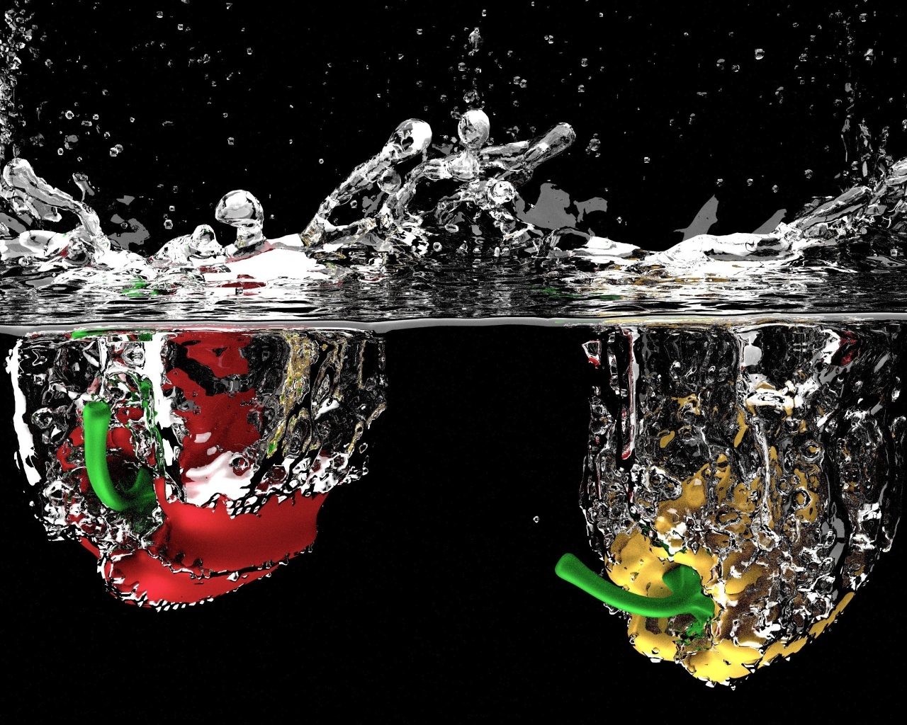 Красный и желтый перец в воде на черном фоне