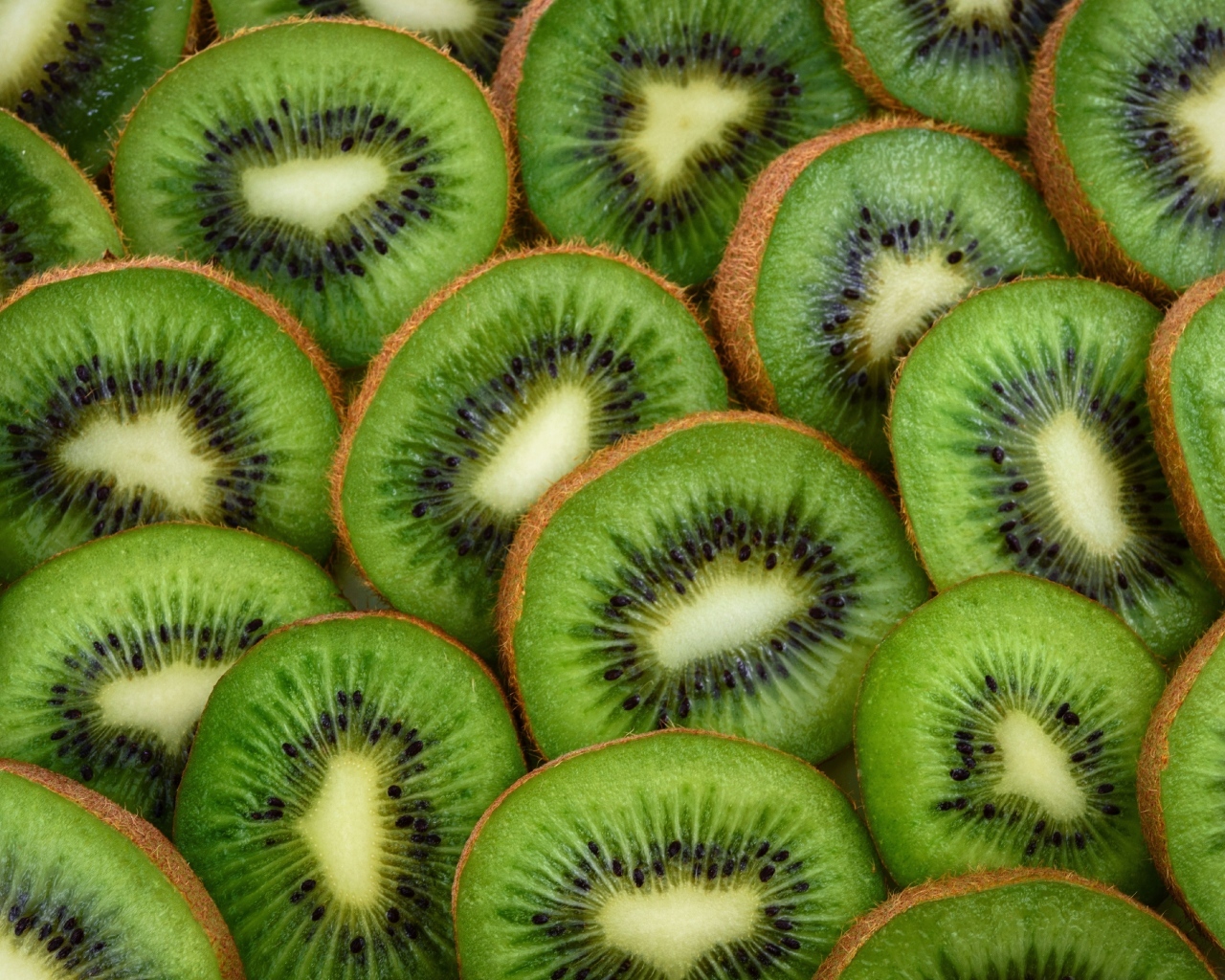 Много кругов нарезанного киви