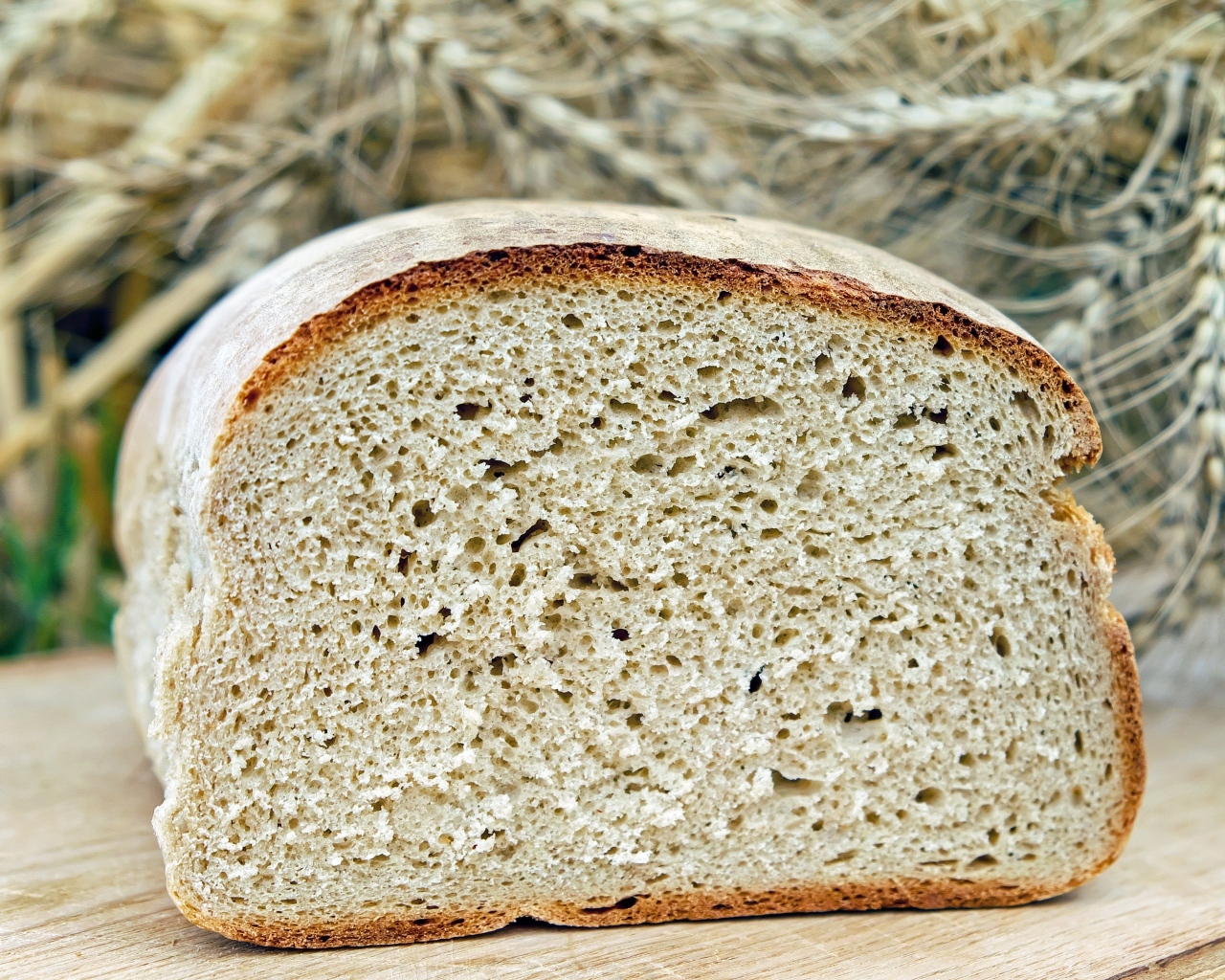 Вкусный ароматный свежий хлеб вблизи