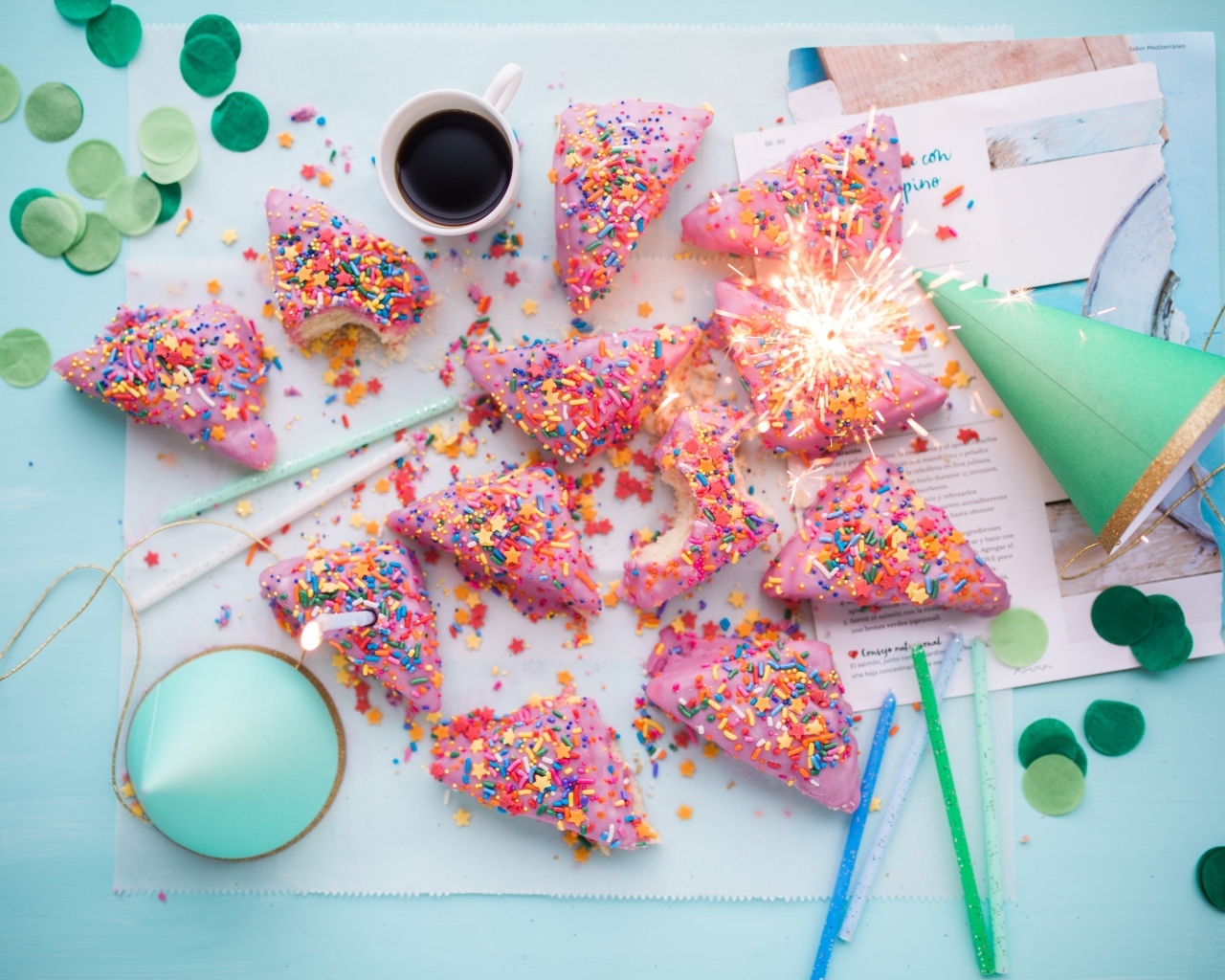 Печенье с розовым кремом на день рождения