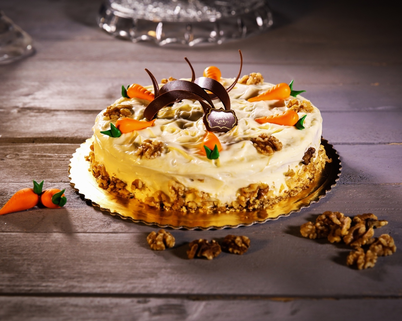 Морковный пирог с грецкими орехами