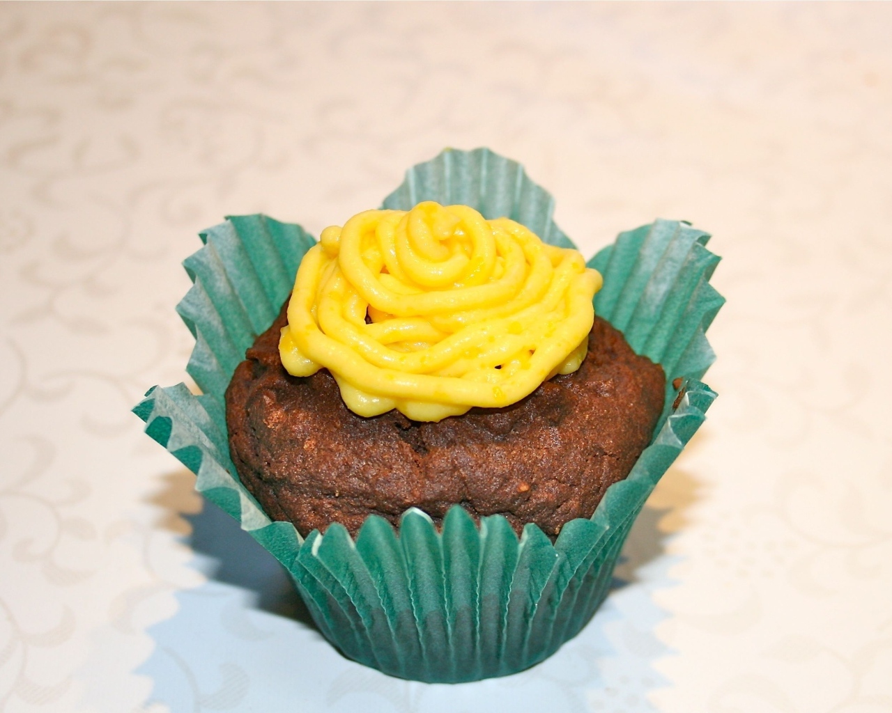 Аппетитный маффин с лимонным кремом