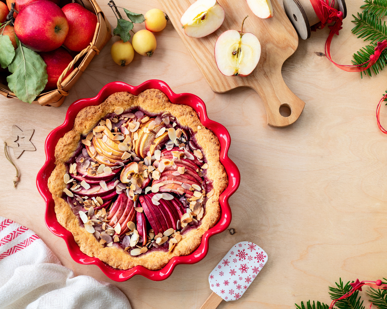 Вкусный пирог с яблоками в форме