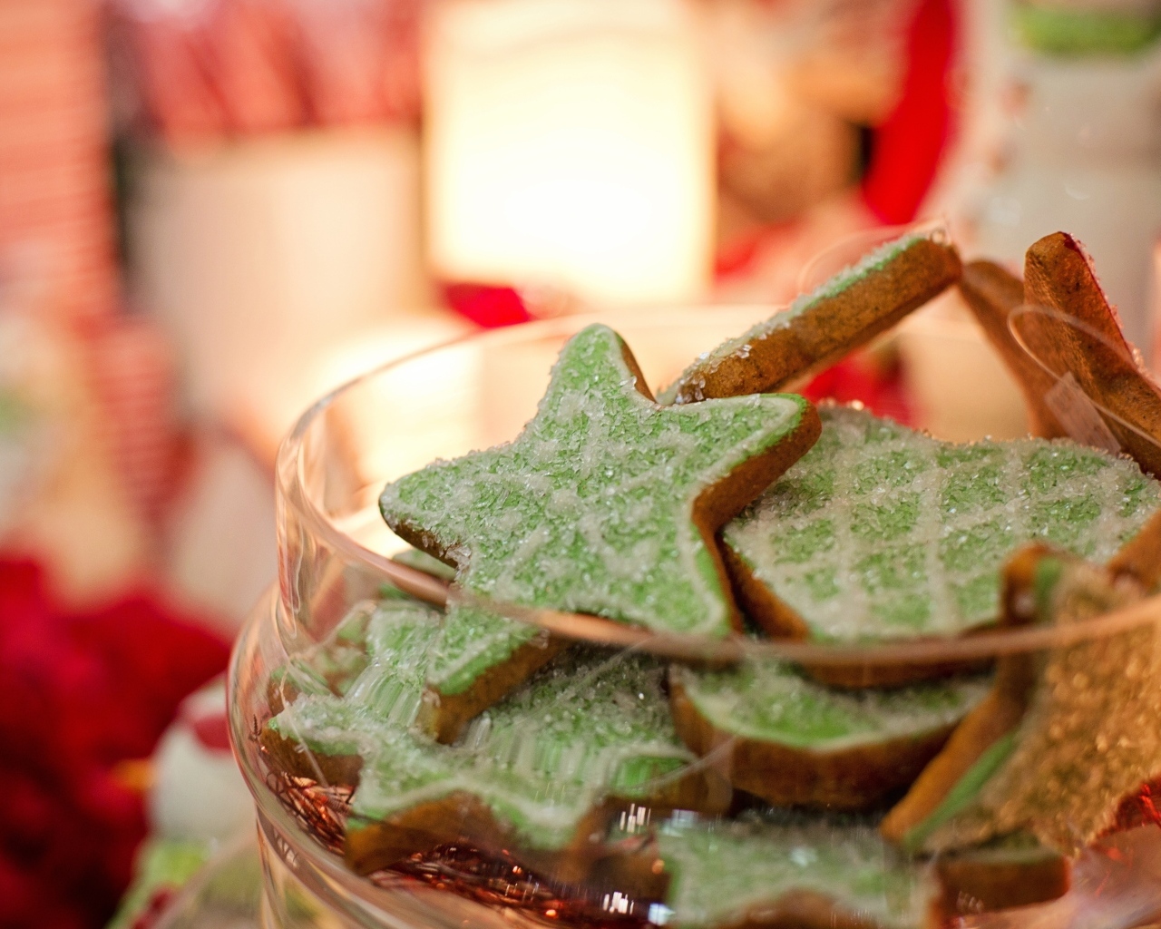 Фигурное печенье с сахарной глазурью на праздник