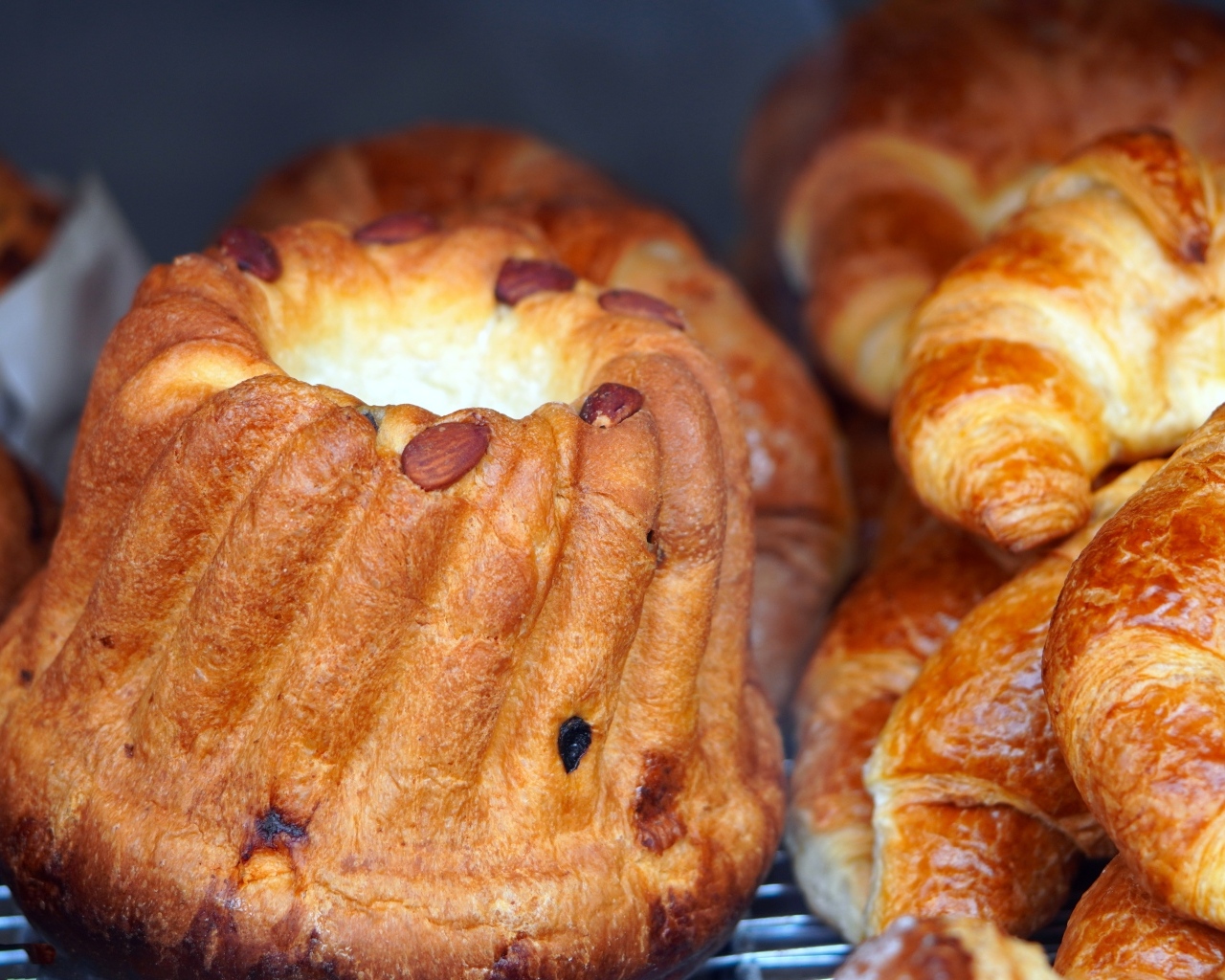 Свежая ароматная сладкая выпечка