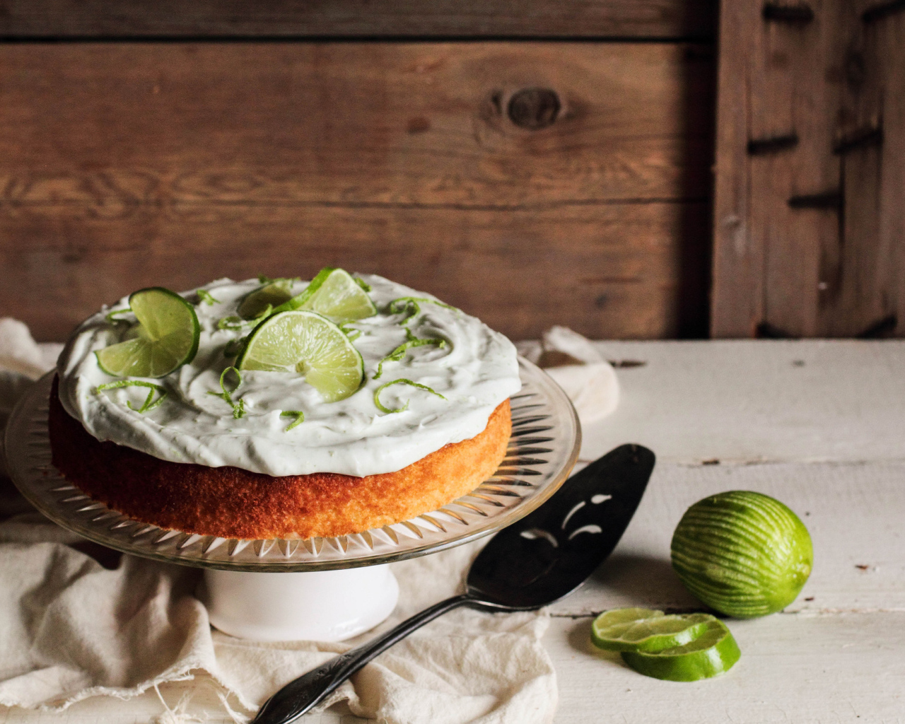 Пирог с кремом и лаймом