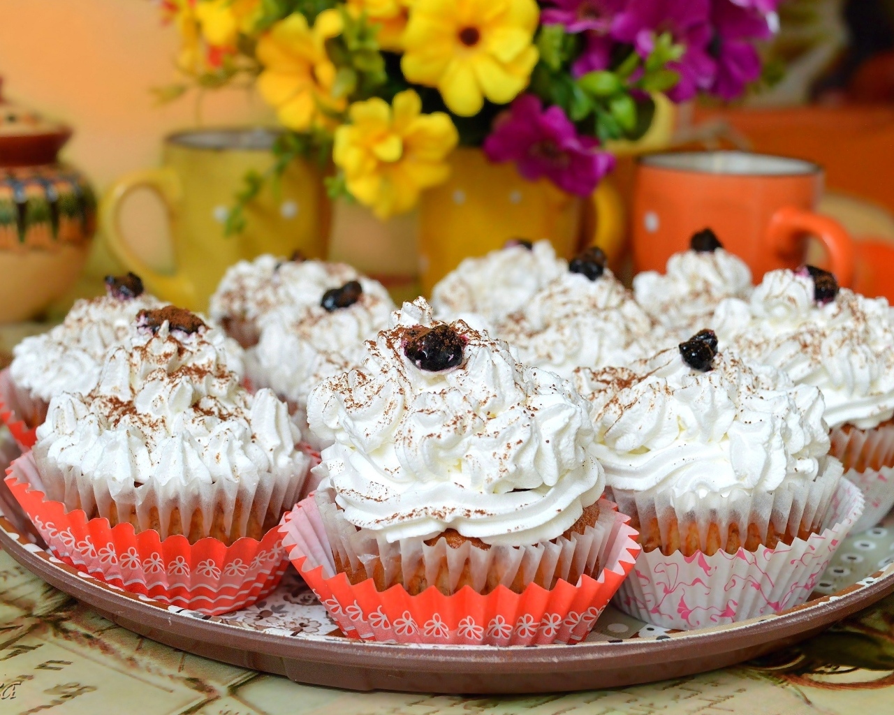 Сладкие маффины с воздушным кремом