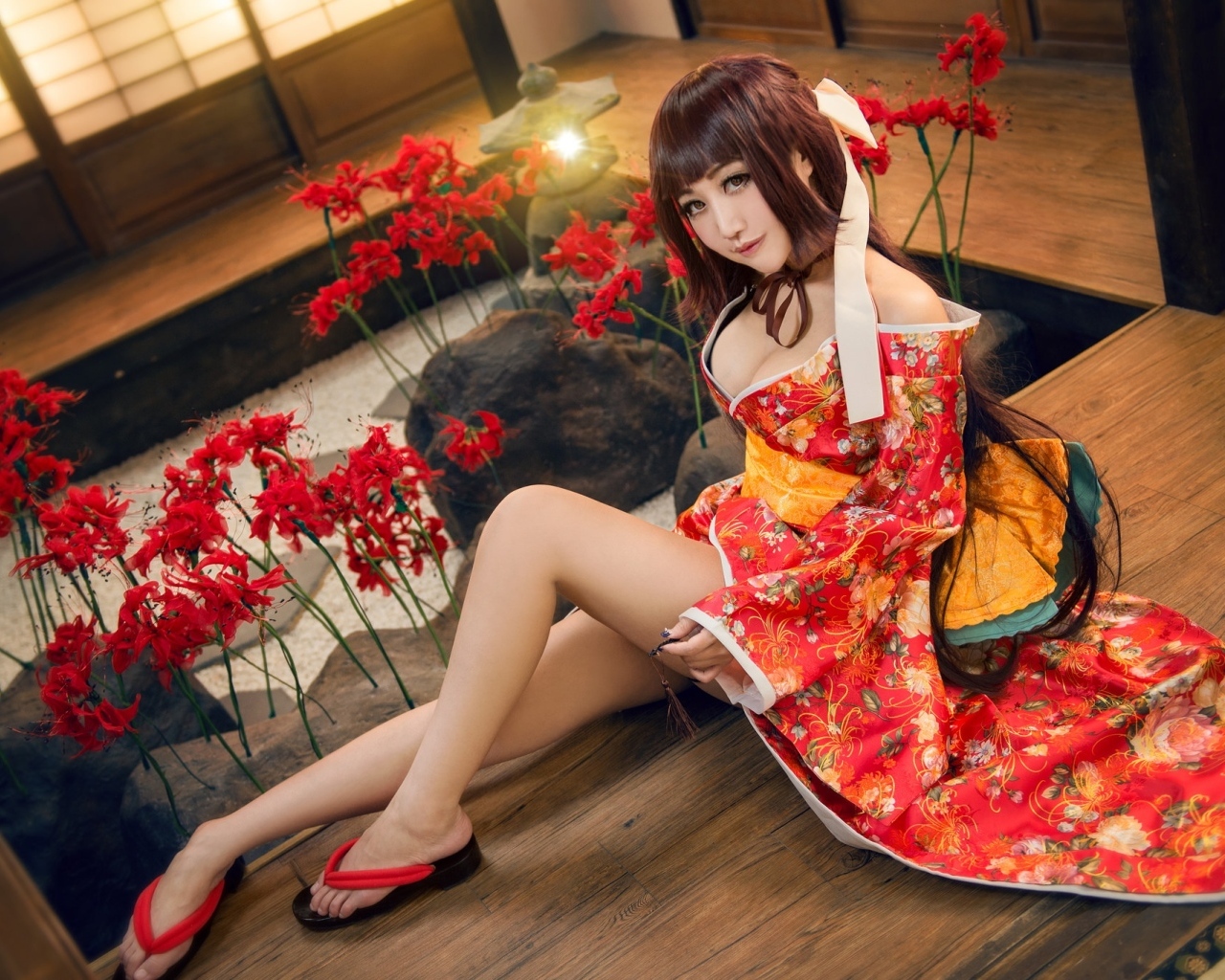 Девушка азиатка в красивом платье