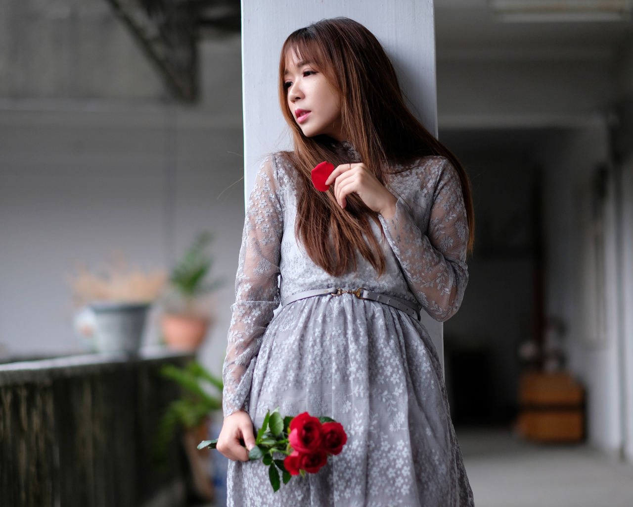 Asian girl in a gray dress with rose flowers