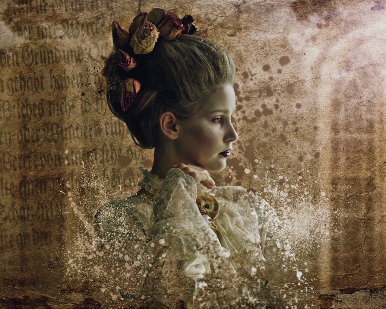 Девушка  в старинном костюме 