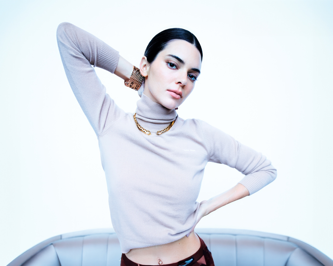 Популярная американская модель Кендалл Дженнер в свитере