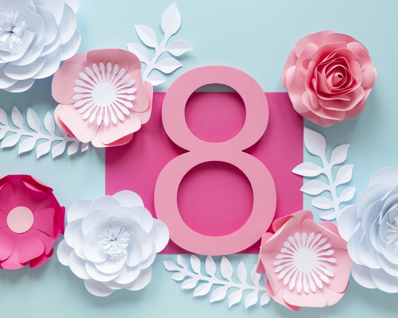 Бумажные цветы на открытке на 8 марта