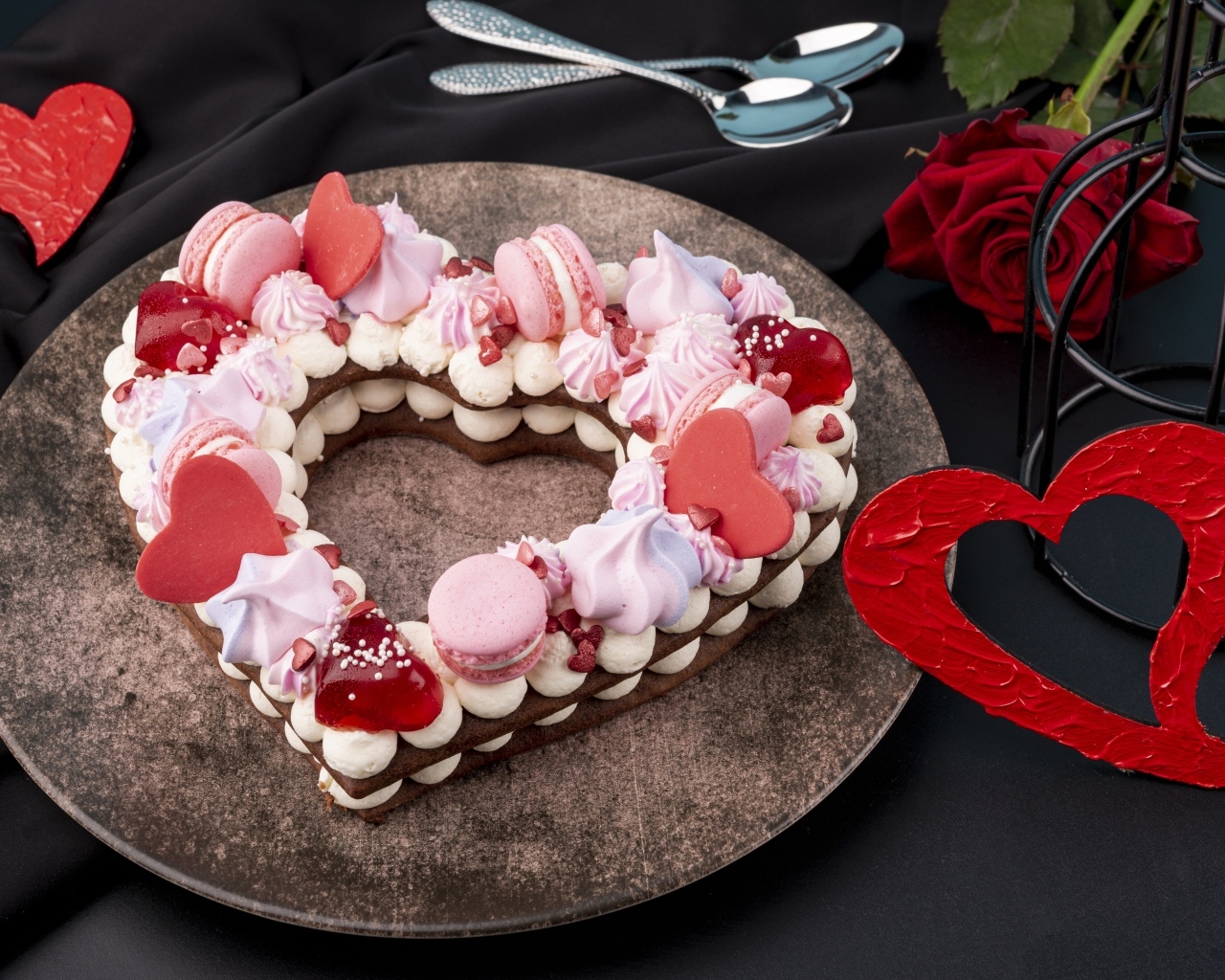 Торт в форме сердца для любимой на День Святого Валентина