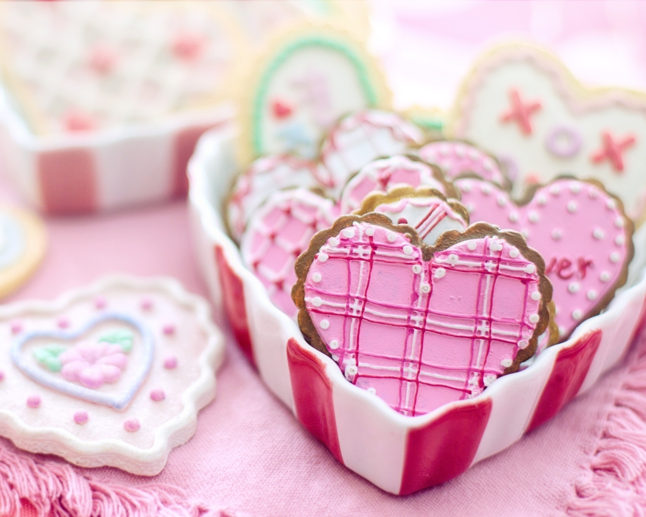 Коробка с печеньем в форме сердца