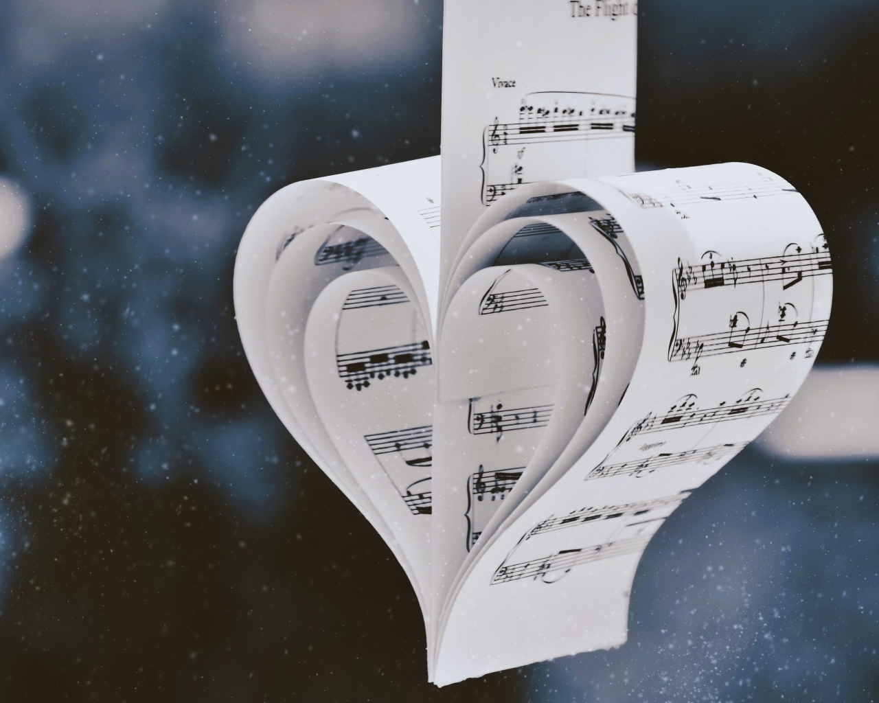 Сердце из нотной тетради