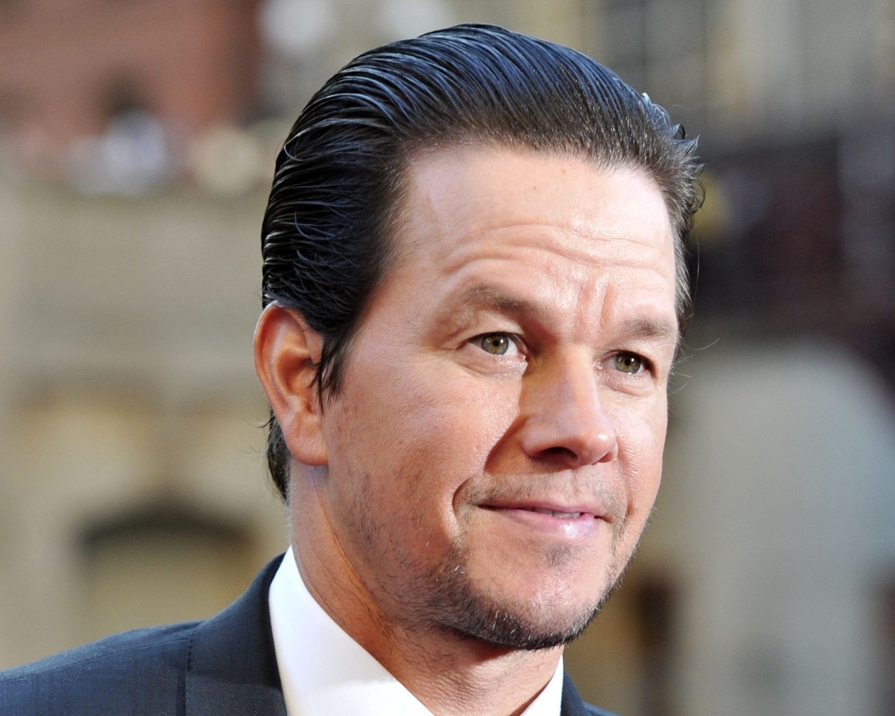 Актер Марк Уолберг  в костюме