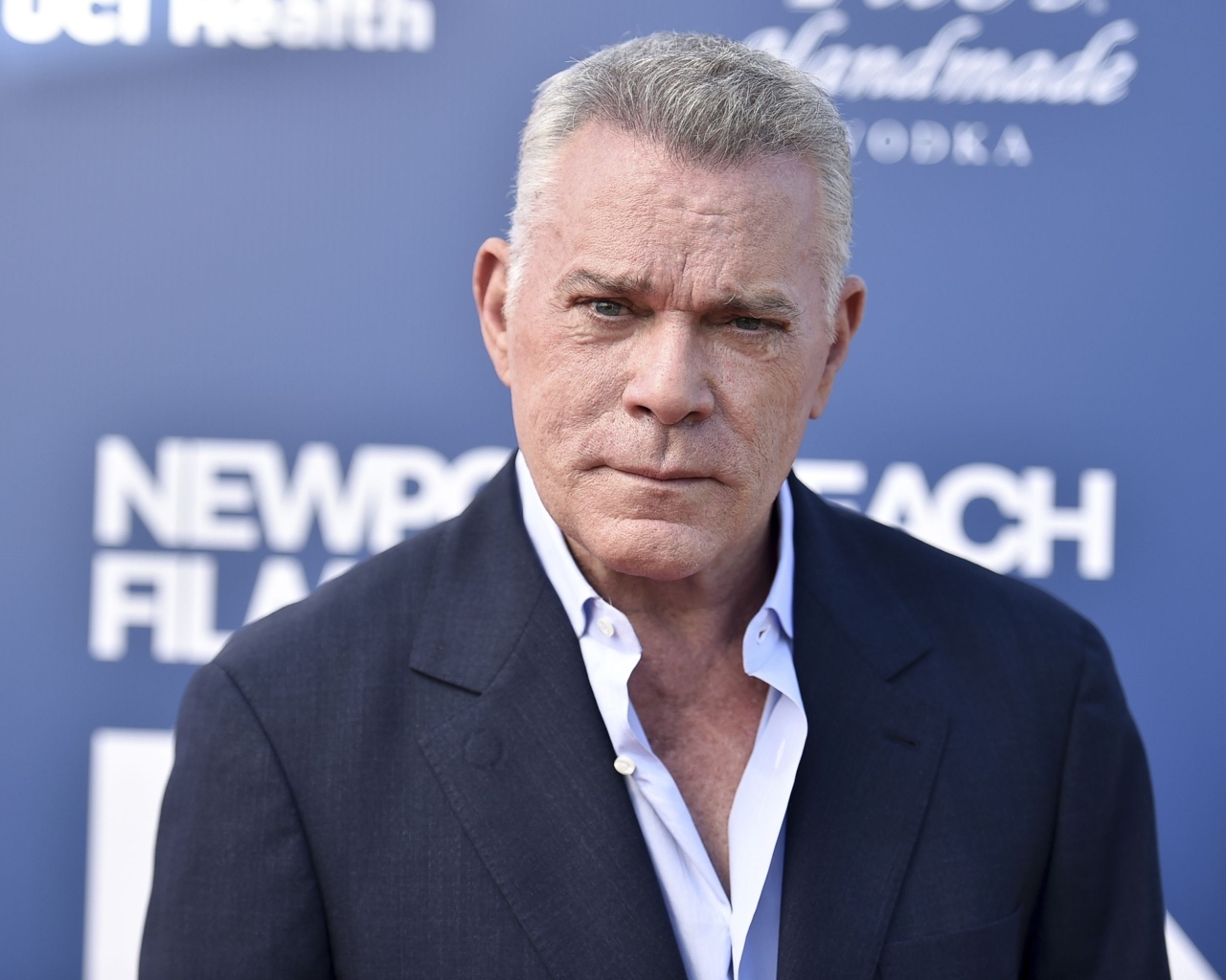 Актер Рэй Лиотта в костюме