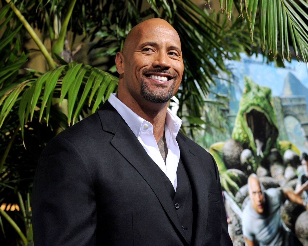 Американский актер Дуэйн Джонсон в пиджаке