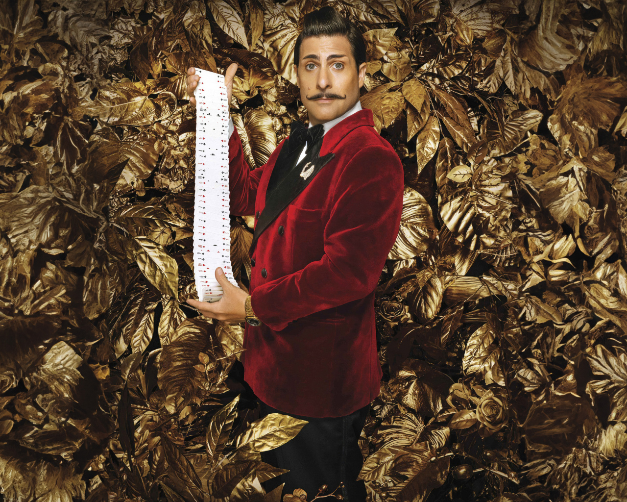 Актер Джейсон Шварцман в фильме Голодные игры: Баллада о змеях и певчих птицах, 2023