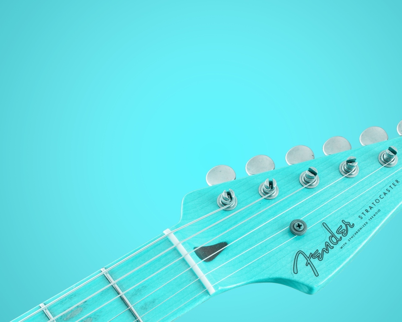 Гитара на голубом фоне
