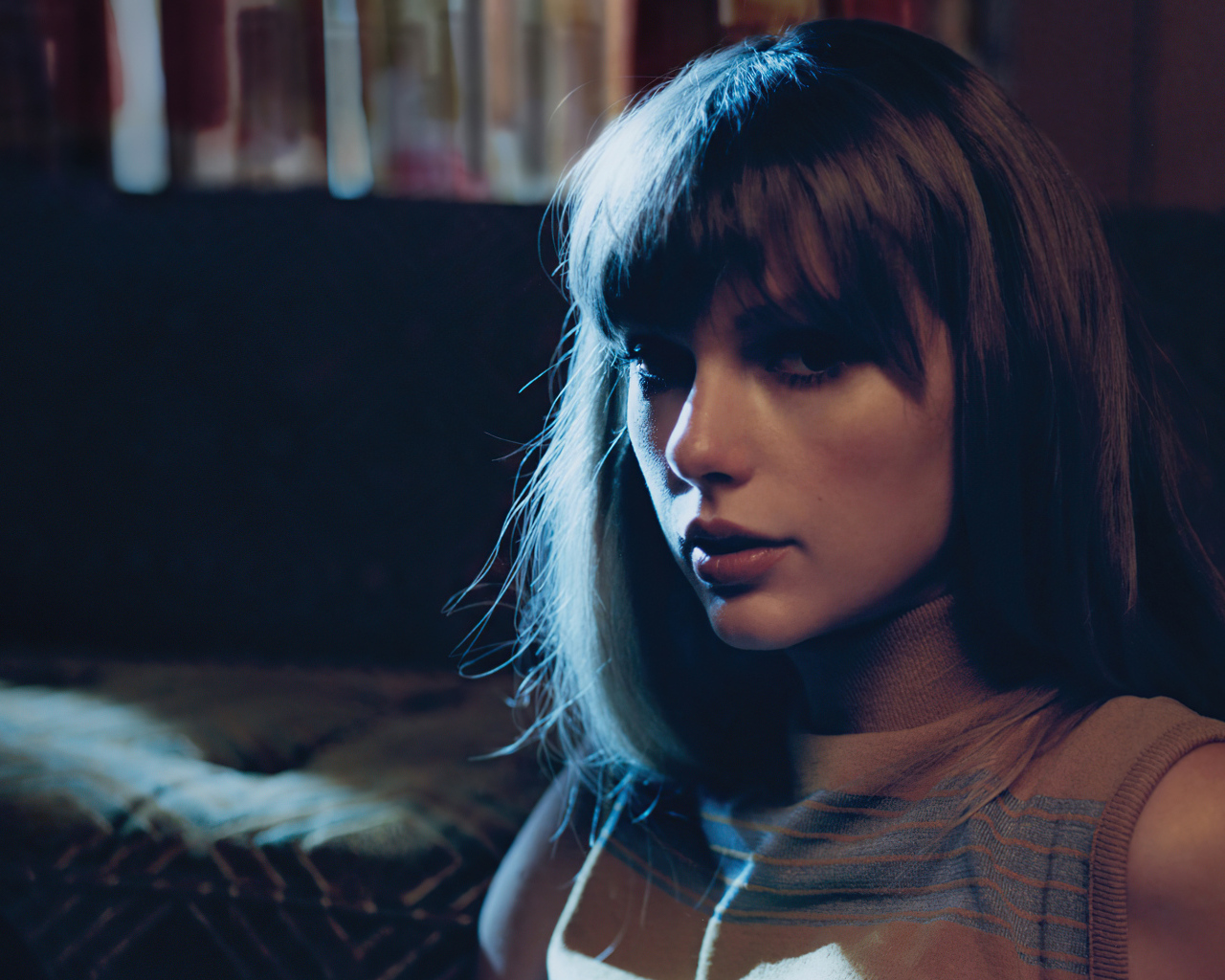 Певица Тейлор Свифт с темными волосами