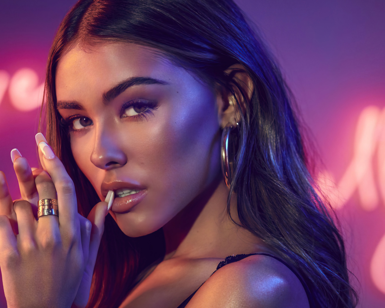 Стильная певица Мэдисон Бир