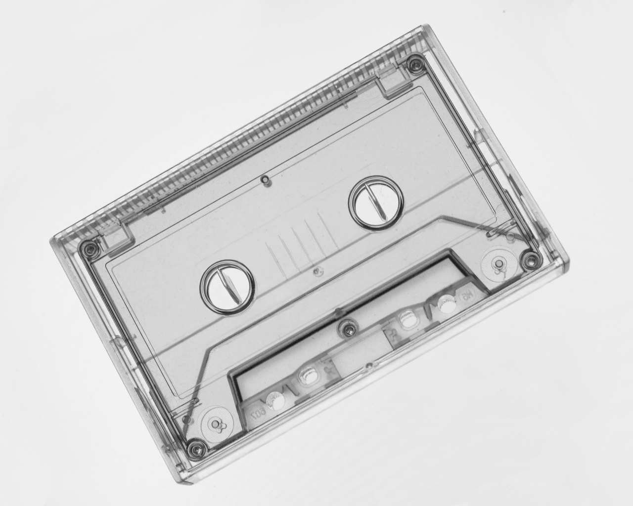 Прозрачная кассета на сером фоне
