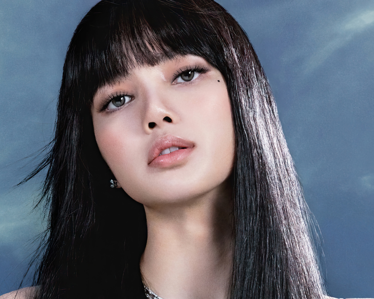 Молодая певица Лалиса Манобан