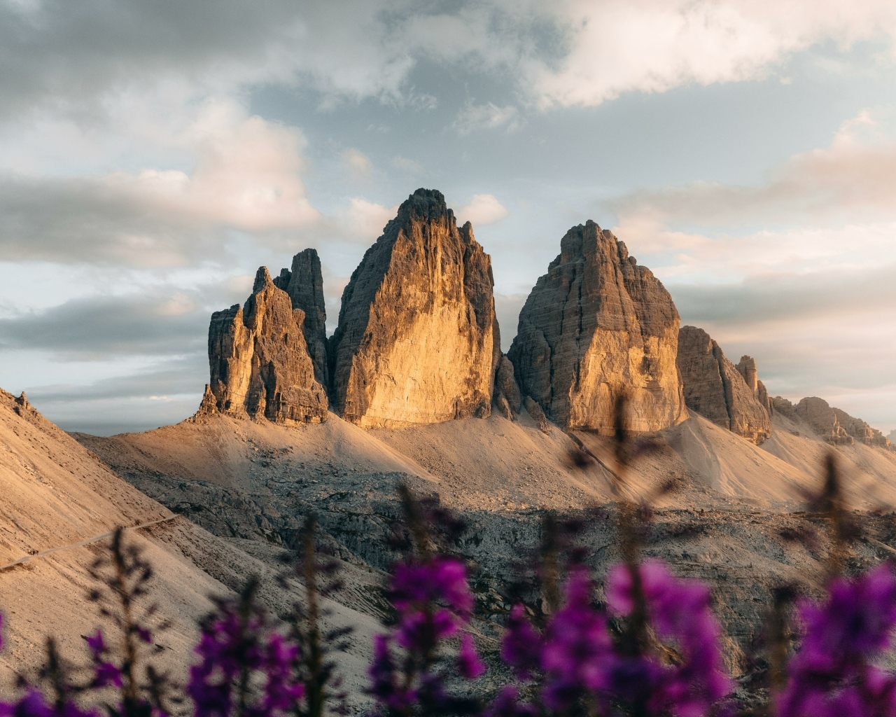 Красивый вид на доломитовые скалы